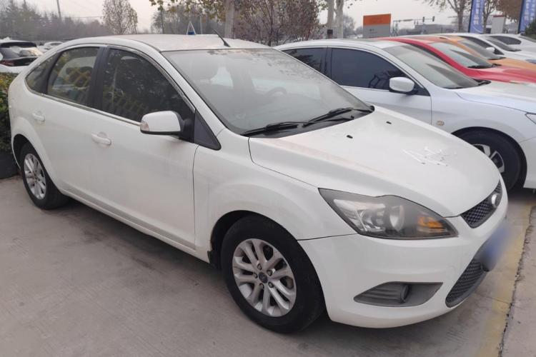 福特 福克斯 2013款 两厢经典 1.8L 自动基本型车身外观6002