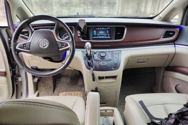 别克GL8 2017款 25S 豪华型 国V中控内饰12