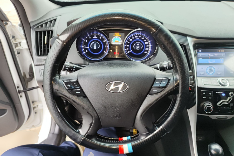 现代 索纳塔 2014款 2.0L 自动豪华版中控内饰13