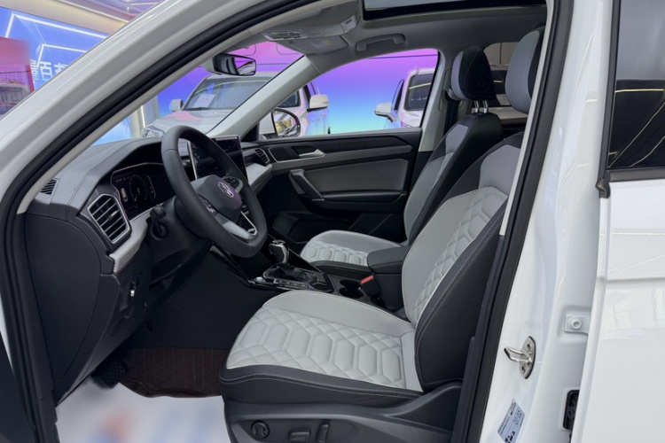 大众 探岳 2024款 300TSI 两驱豪华Plus进阶版中控内饰7002