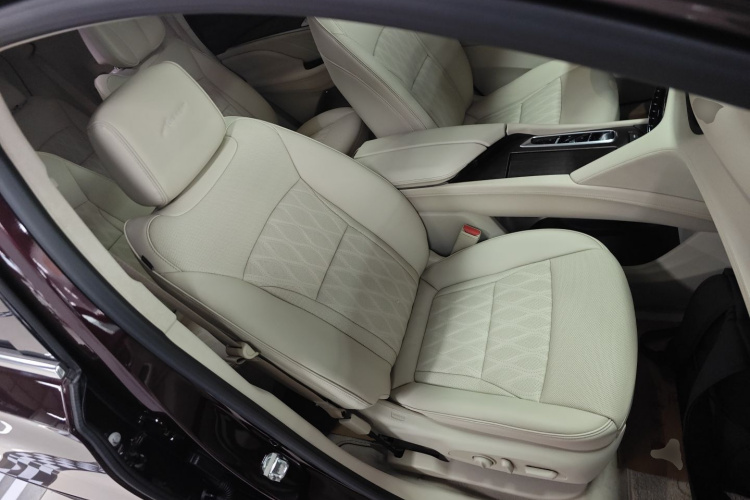 别克 昂科旗 2020款 28T 四驱Avenir艾维亚局部细节41