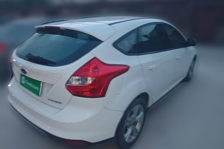 福特 福克斯 2012款 两厢 1.6L 自动风尚型车身外观6005