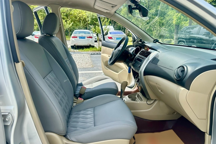 日产 骊威 2015款 1.6XE CVT舒适版中控内饰7007