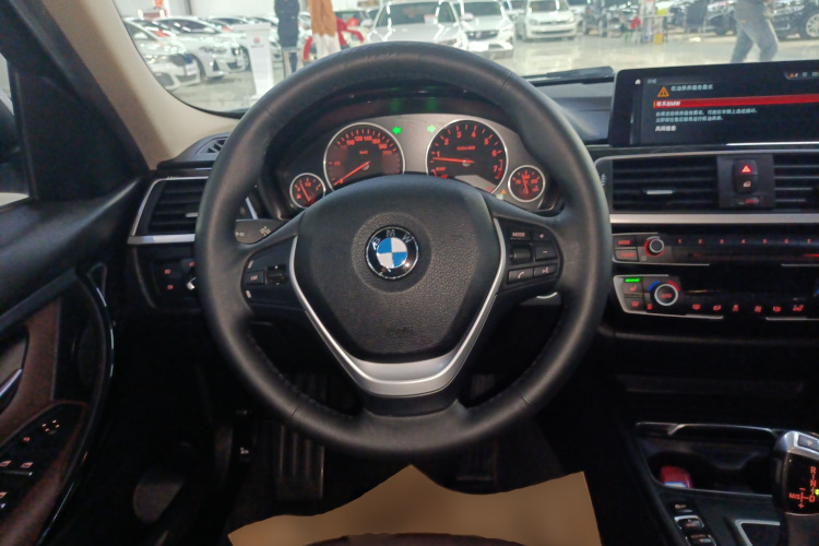 宝马3系 2019款 320Li 时尚型中控内饰13