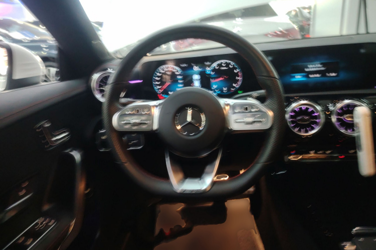 奔驰CLA 2023款 CLA 200中控内饰13