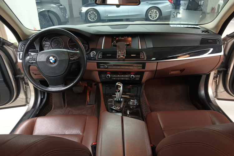 宝马5系 2014款 520Li 典雅型中控内饰12