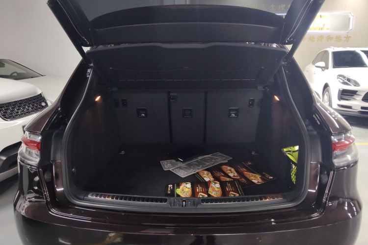 保时捷 2018款 Macan 2.0T机舱底盘23