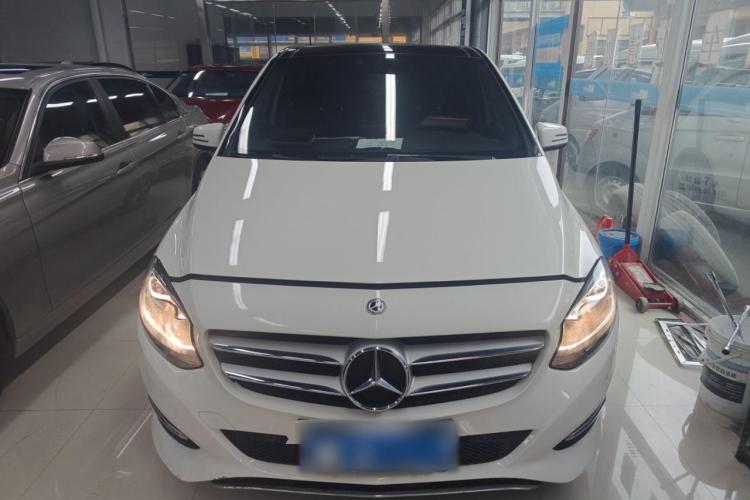 奔驰B级 2019款 B 200 动感型车身外观2