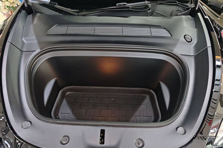 特斯拉 Model Y 2021款 标准续航后驱版机舱底盘24