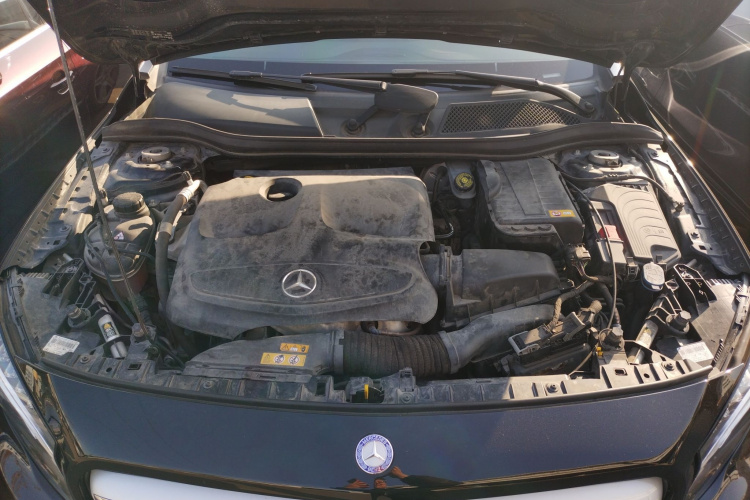 奔驰GLA 2015款 GLA 260 4MATIC 运动型机舱底盘24