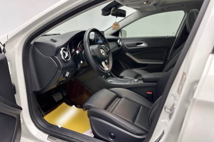 奔驰GLA 2018款 GLA 200 时尚型中控内饰7003