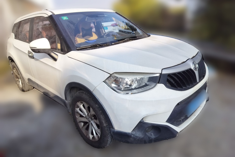 中华V3 2015款 1.5L 手动基本型车身外观3