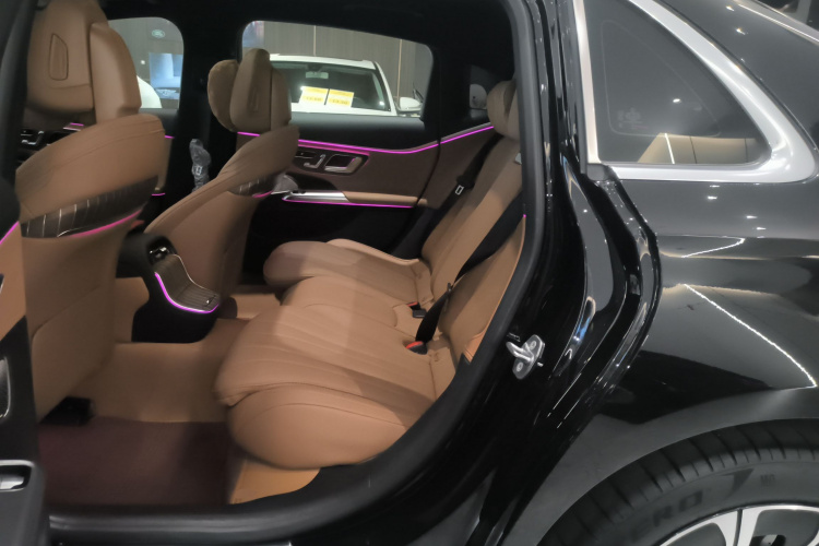 奔驰E级 2025款 E 300 L 豪华型中控内饰21