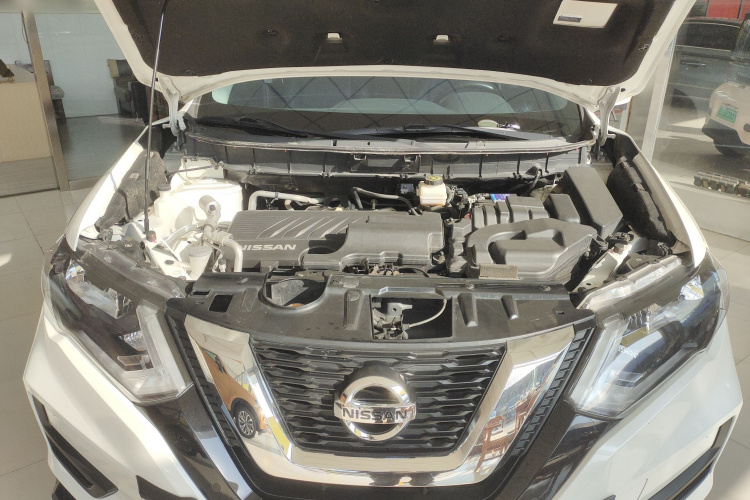 日产 奇骏 2020款 2.0L XL ITS CVT 2WD智联舒适版机舱底盘24
