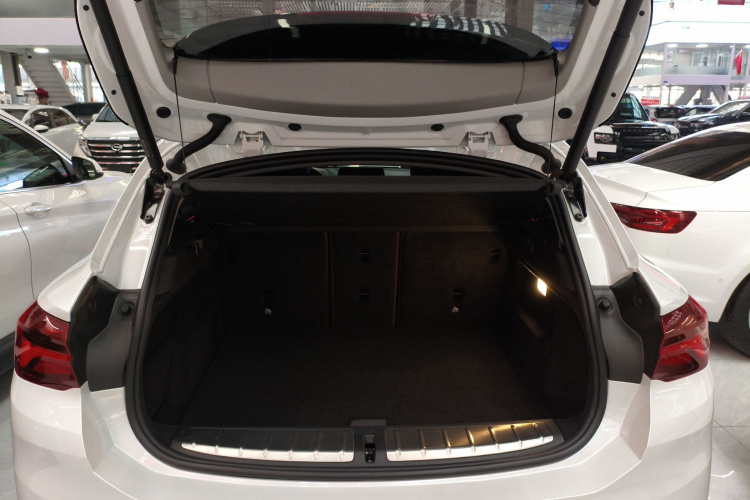 宝马X2 2022款 sDrive25i M运动套装机舱底盘23