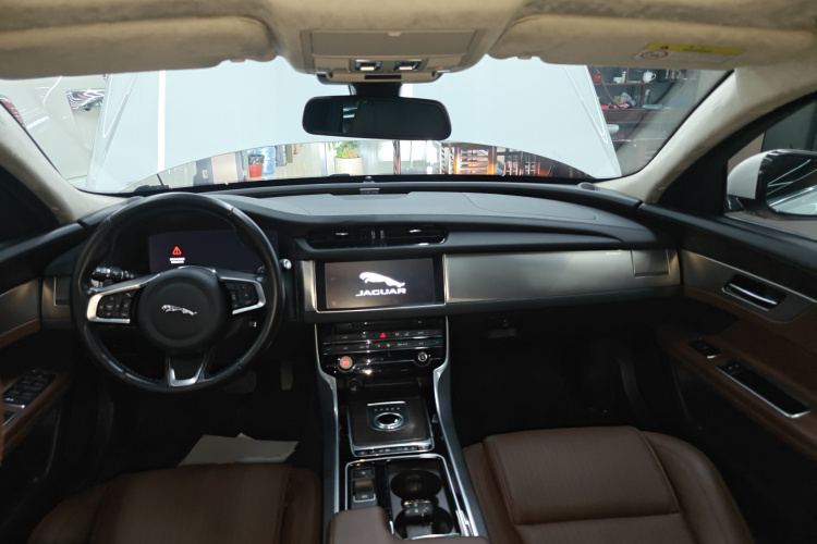 捷豹XFL 2018款 XFL 2.0T 250PS 豪华版中控内饰12