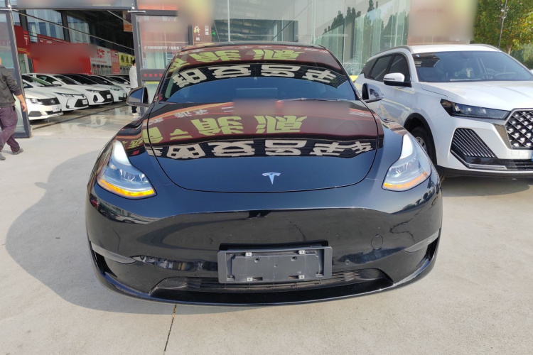 特斯拉 Model Y 2021款 标准续航后驱版车身外观2