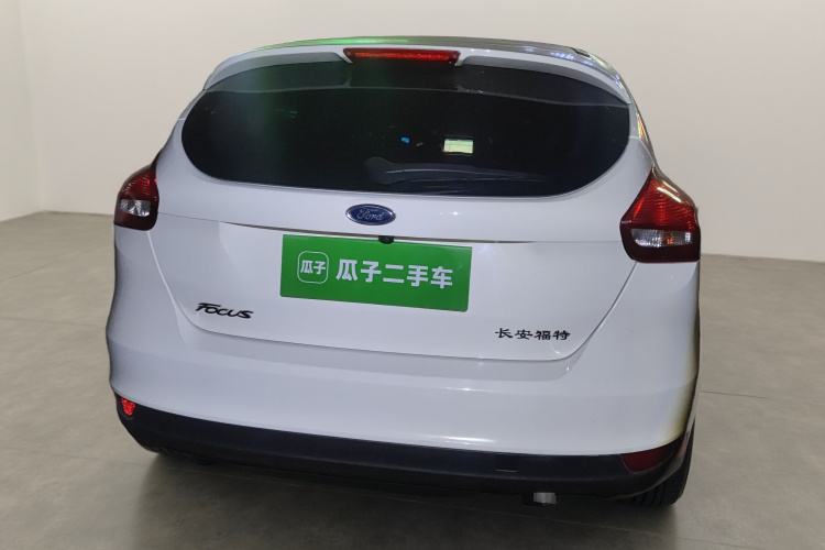 福特 福克斯 2017款 两厢 1.6L 自动舒适型智行版车身外观6
