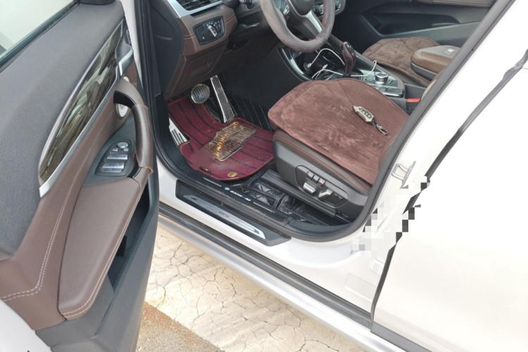 宝马X1 2022款 xDrive25Li 尊享型中控内饰7003
