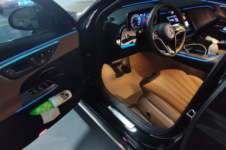 奔驰E级 2025款 E 300 L 时尚型中控内饰20