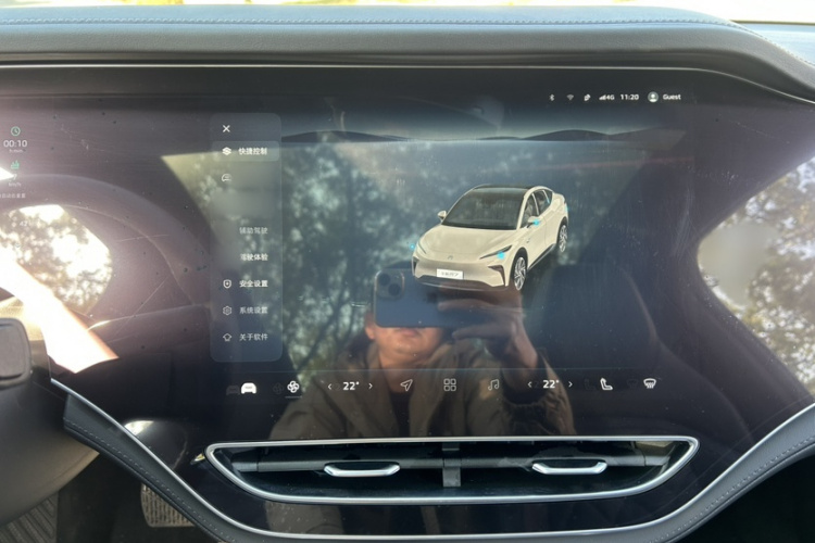 飞凡汽车 飞凡R7 2025款 长续版中控内饰7014