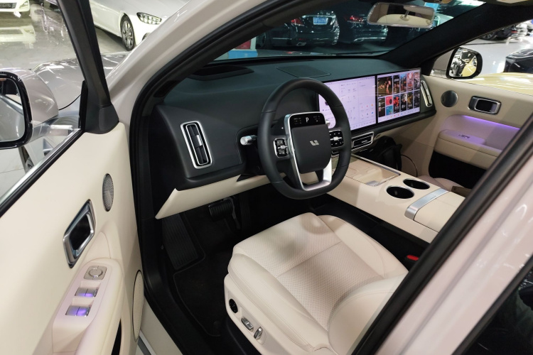 理想汽车 理想L6 2024款 Max中控内饰7003