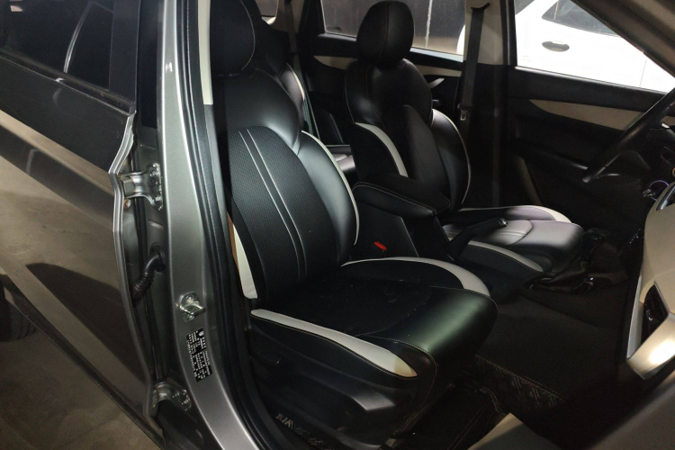 宝骏360 2019款 1.5L CVT豪华型 国VI中控内饰41