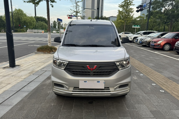 五菱汽车 五菱宏光V 2022款 1.5L劲取版电动助力LAR车身外观6004