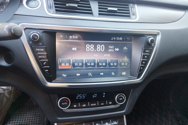 陆风X7 2015款 2.0T 全景尊贵版局部细节16