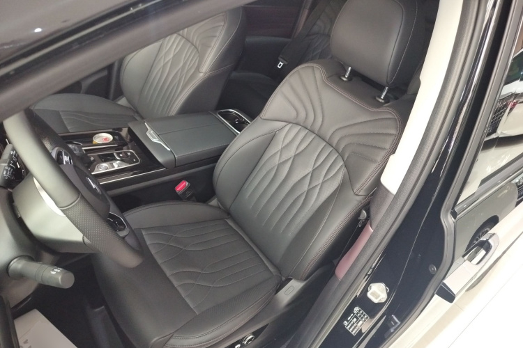 广汽传祺 传祺M8 2024款 大师系列 400T 至尊版中控内饰19