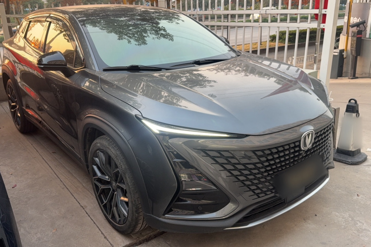 长安UNI-T 2022款 1.5T 尊贵型车身外观6001