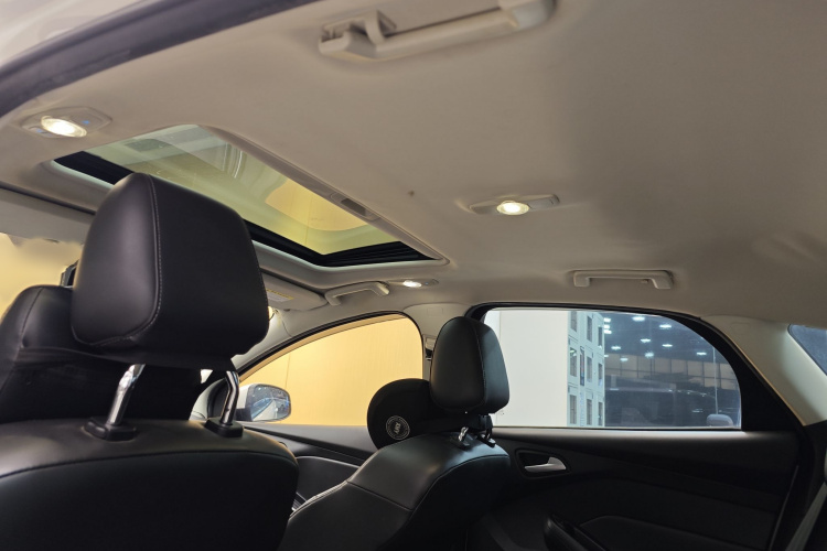 福特 福克斯 2015款 两厢 1.6L 自动风尚型中控内饰7007