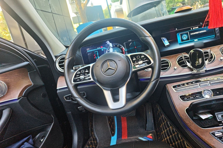 奔驰E级 2020款 E 300 L 豪华型中控内饰13