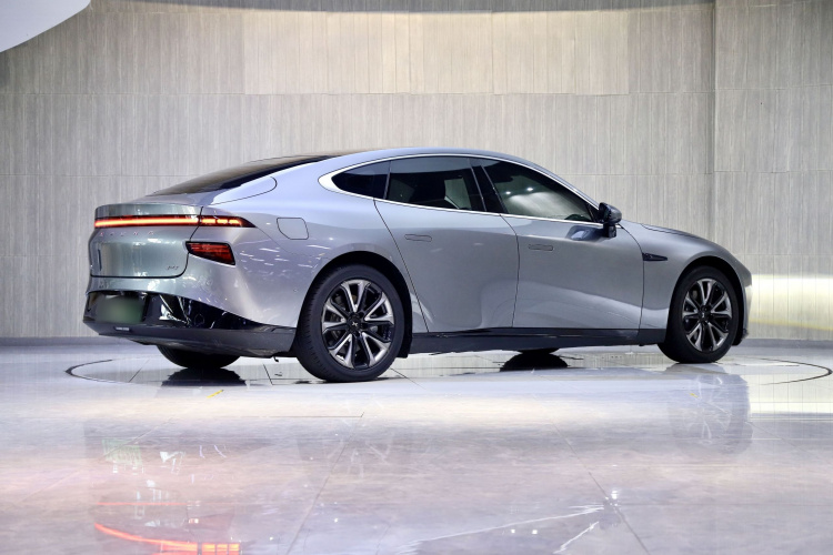 小鹏P7 2021款 480E车身外观6005