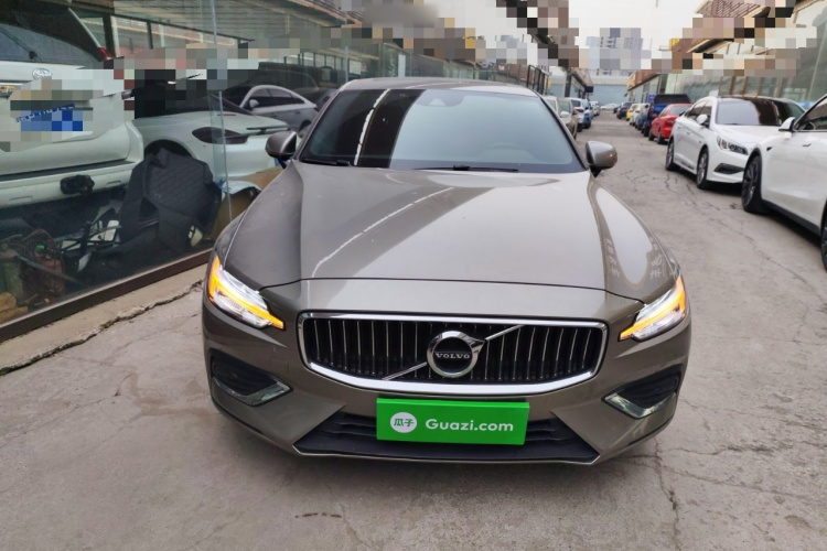 沃尔沃S60 2021款 T4 智逸豪华版车身外观2