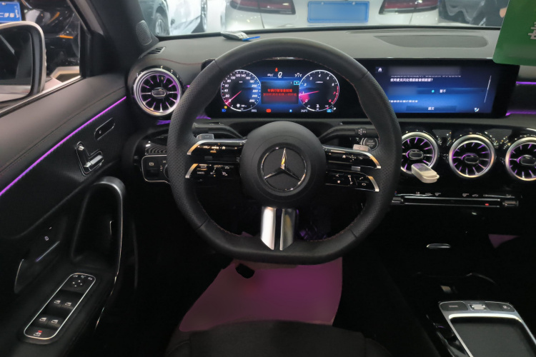 奔驰A级 2025款 A 200 L 时尚型中控内饰13