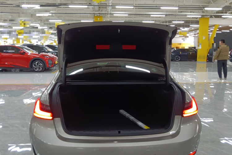 宝马3系 2020款 325Li 首发版机舱底盘23