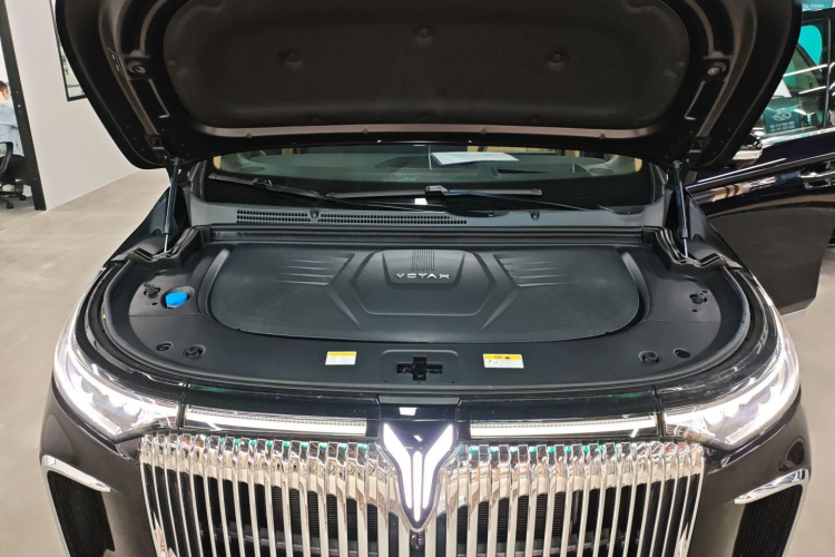 岚图汽车 岚图梦想家 2025款 PHEV 四驱尊贵鲲鹏版机舱底盘24