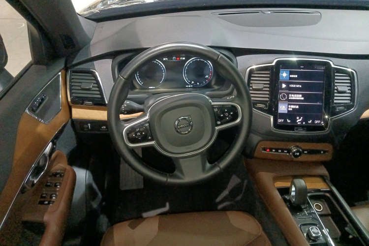 沃尔沃XC90 2022款 B6 智逸豪华版 7座中控内饰13
