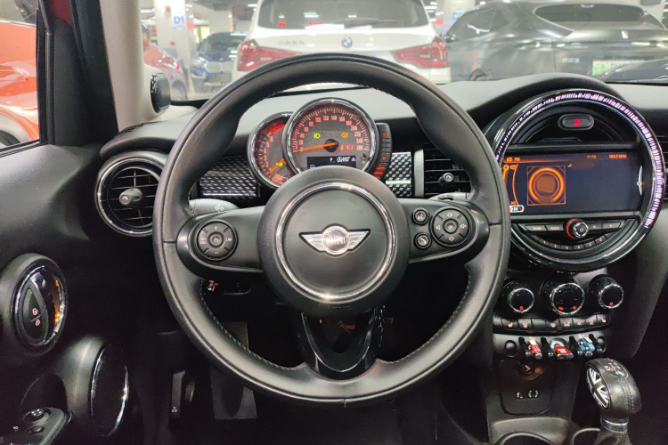 MINI 2015款 2.0T COOPER S 五门版中控内饰13