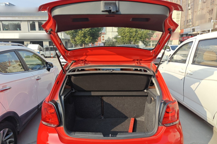 大众 Polo 2013款 1.6L 自动舒适版机舱底盘23