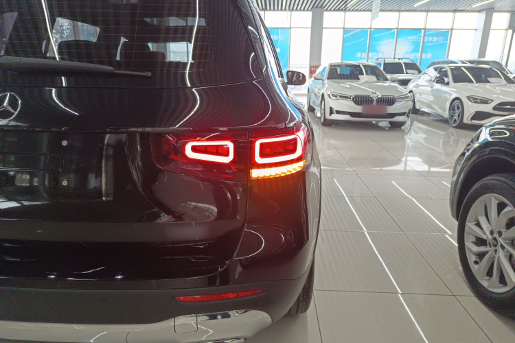 奔驰GLB 2023款 GLB 220 时尚型车身外观6006