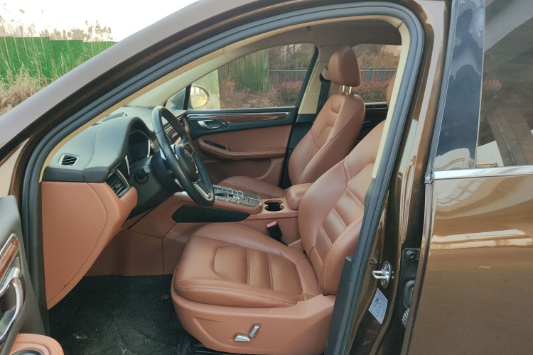 众泰SR9 2017款 2.0T 自动极致之梦版中控内饰19