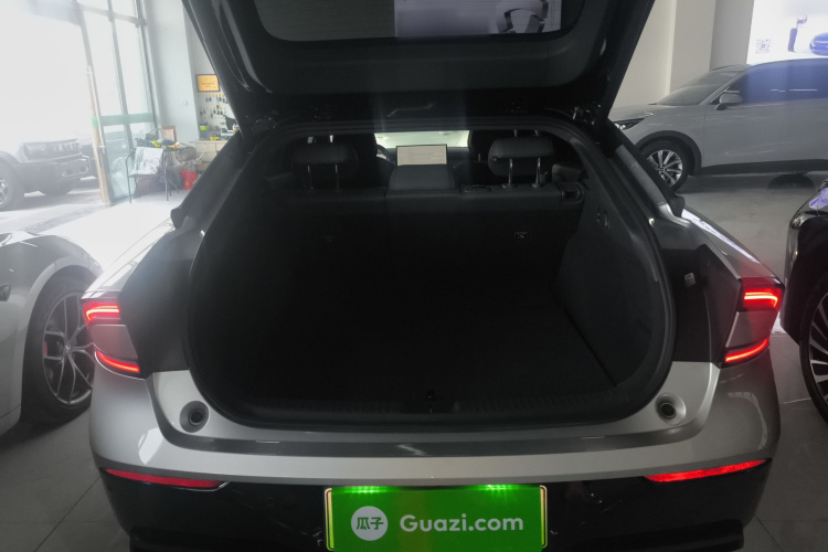 小鹏P7+ 2025款 超长续航 Max 旗舰版机舱底盘23