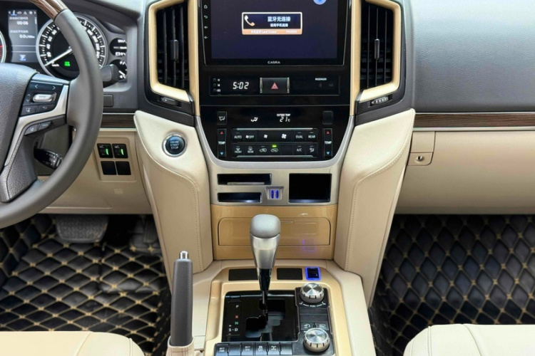 丰田 兰德酷路泽（平行进口）中控内饰7004