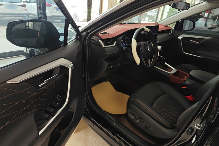 丰田 RAV4荣放 2024款 2.0L CVT两驱风尚Plus版中控内饰7003