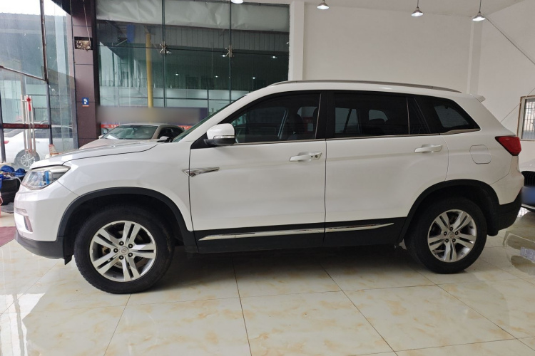 长安CS75 2017款 尚酷版 1.5T 手动锋享型车身外观4