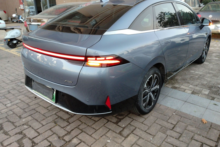 小鹏P5 2022款 550E车身外观7