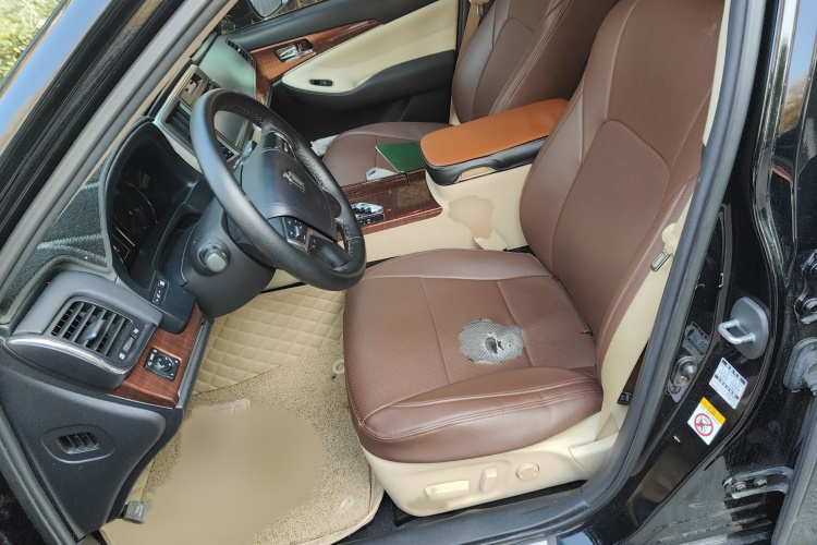 丰田 皇冠 2015款 2.0T 时尚版局部细节19