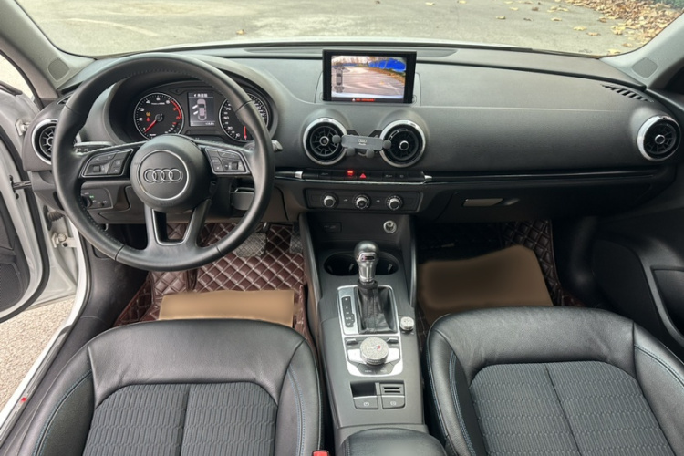 奥迪A3 2018款 30周年年型 Limousine 35 TFSI 时尚型中控内饰7003